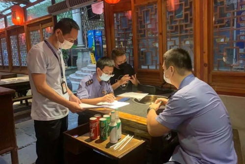 防疫不松懈 芗城区市场监管局开展餐饮服务从业人员佩戴口罩突击检查
